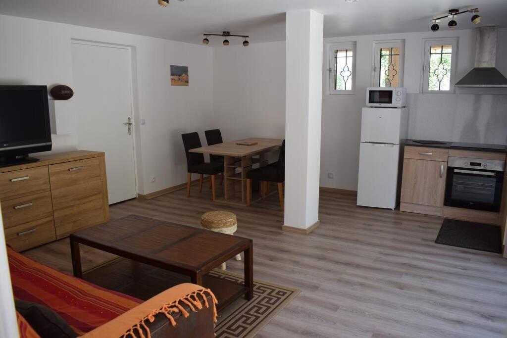 Appartement Neuf Et Independant Dans Rez-De-Villa Vallauris Eksteriør bilde